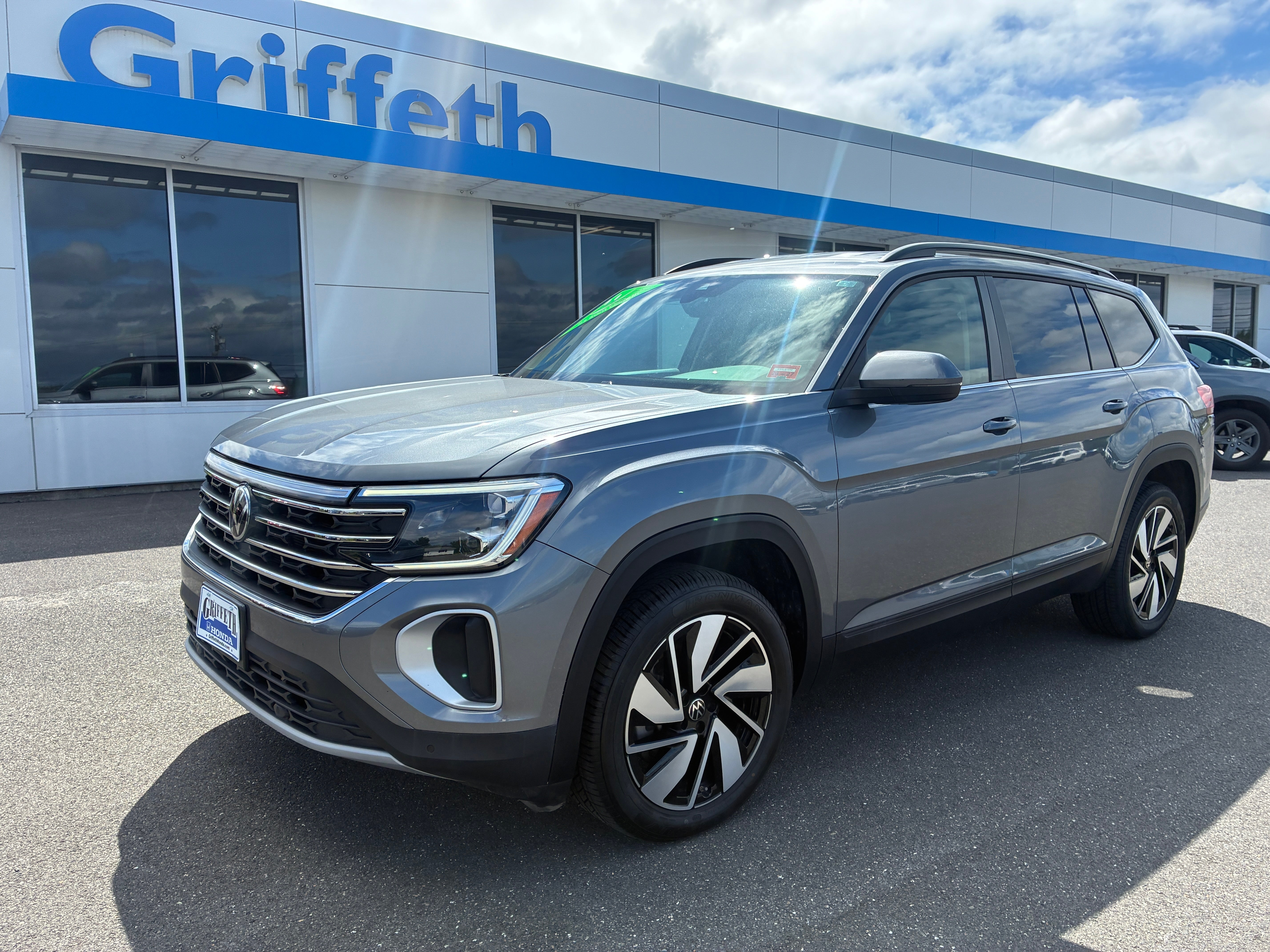 2025 Volkswagen Atlas 2.0T SE w/Technology