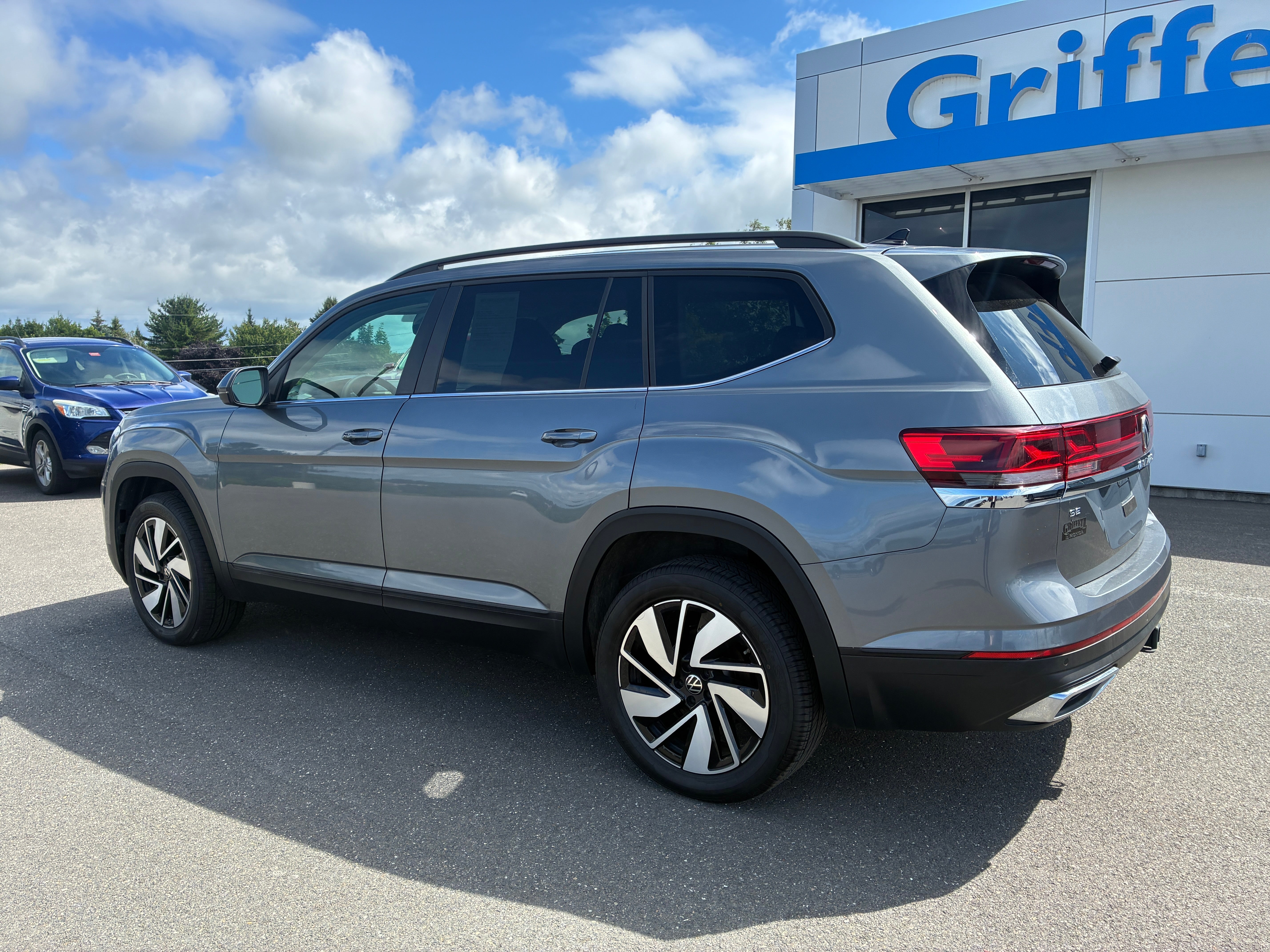 2025 Volkswagen Atlas 2.0T SE w/Technology