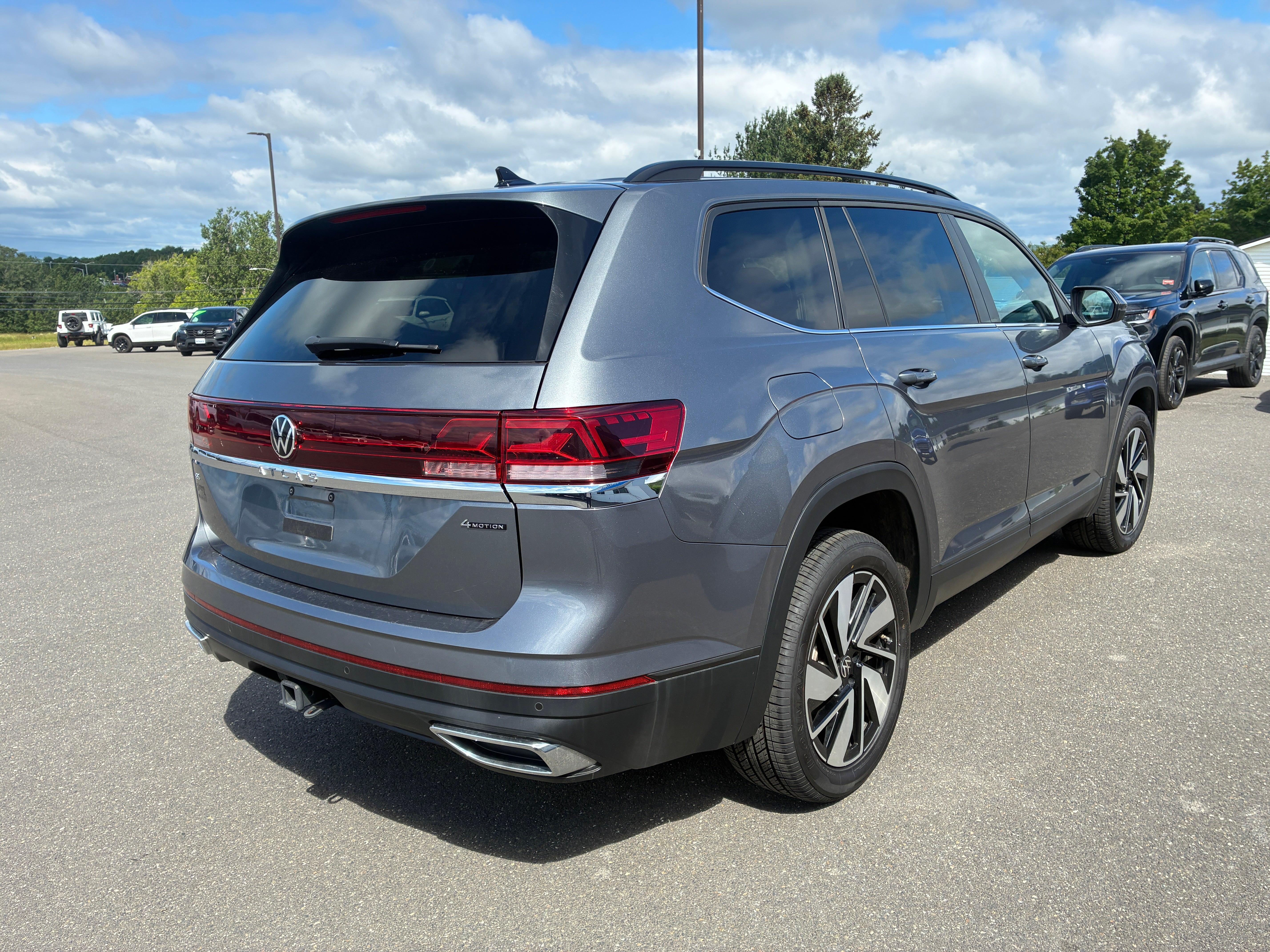 2025 Volkswagen Atlas 2.0T SE w/Technology