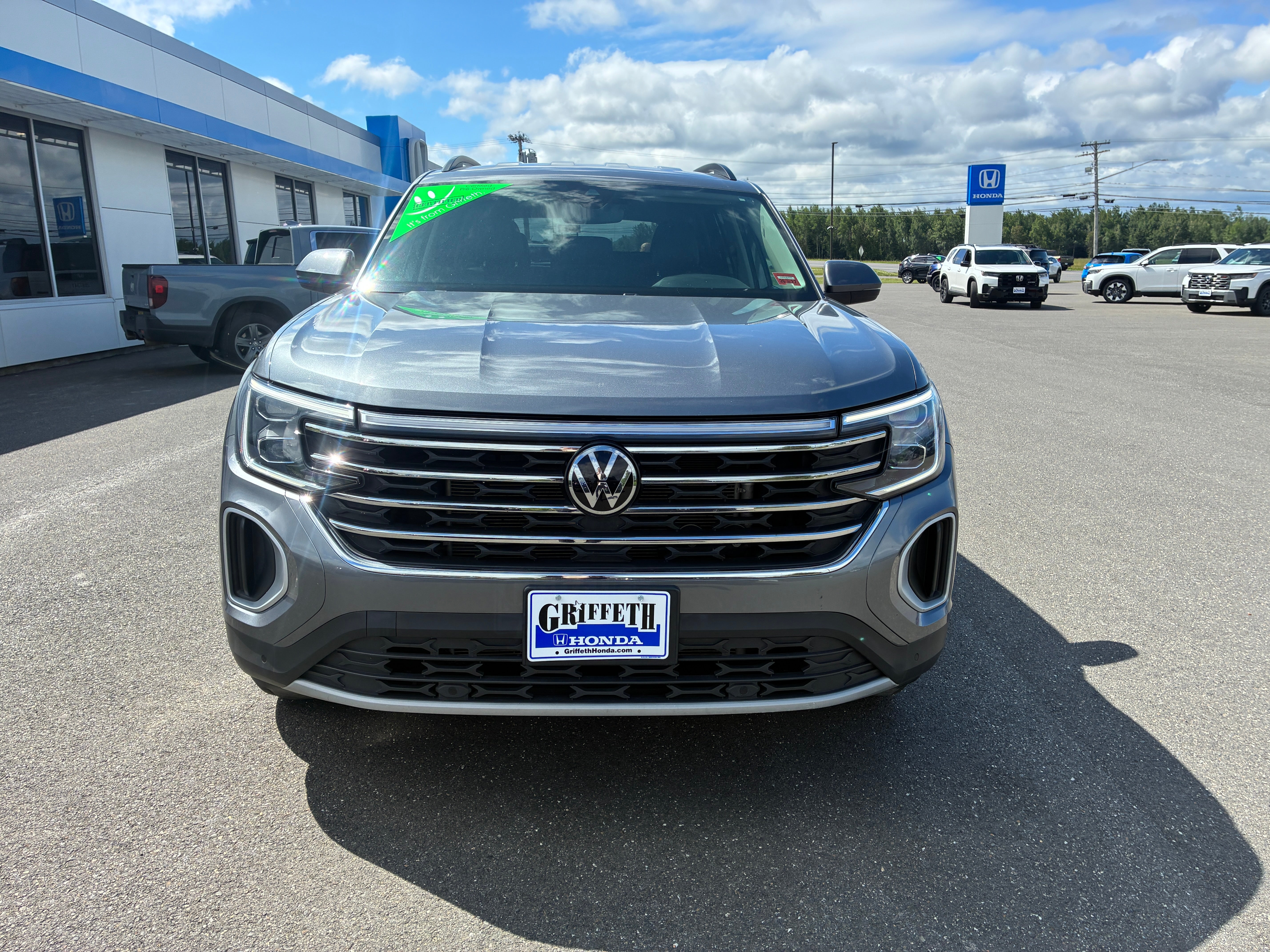 2025 Volkswagen Atlas 2.0T SE w/Technology