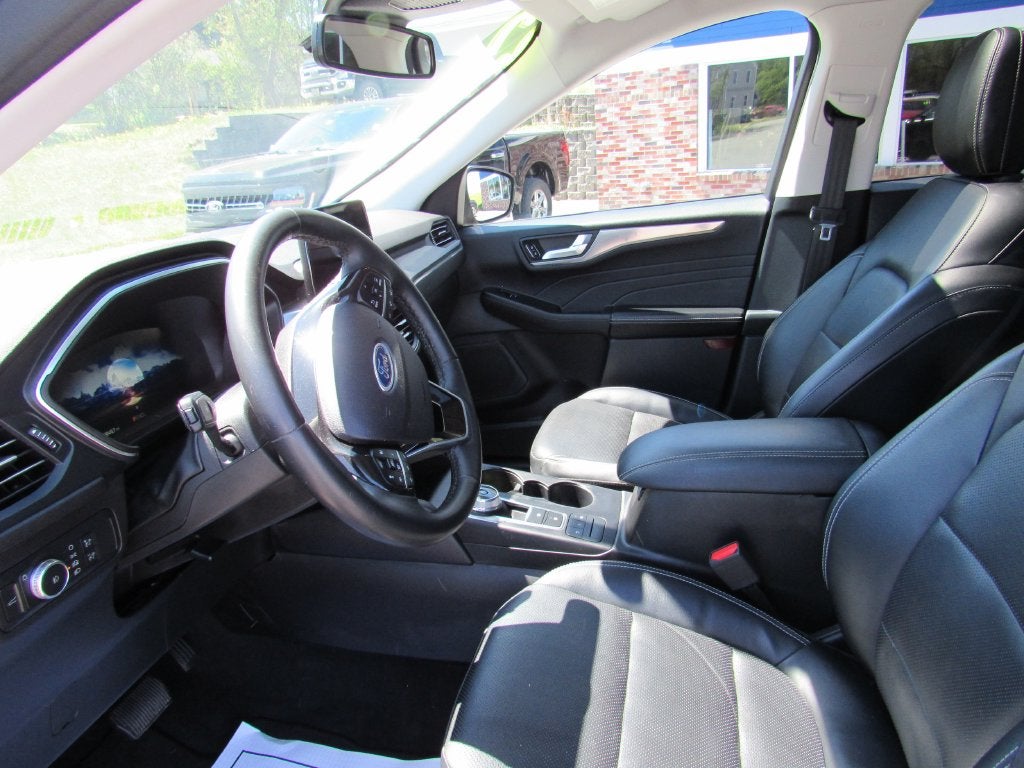 2022 Ford Escape Titanium